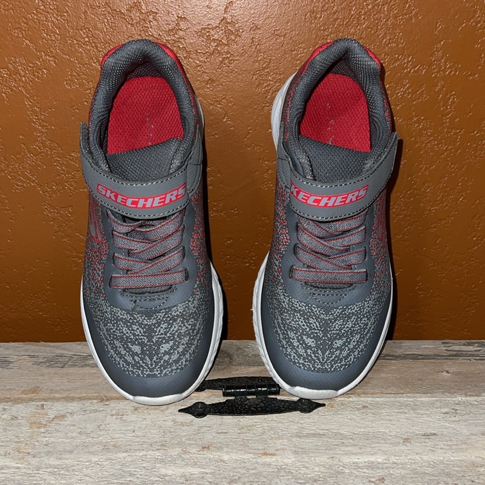 Skechers size 13.5 little boy’s sneakers - Picture 3 of 13